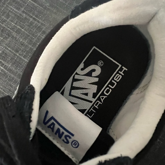 Vans fashion sneaker. Sleek design. For walk-gym, or styled w jeans or dress. - Picture 3 of 4